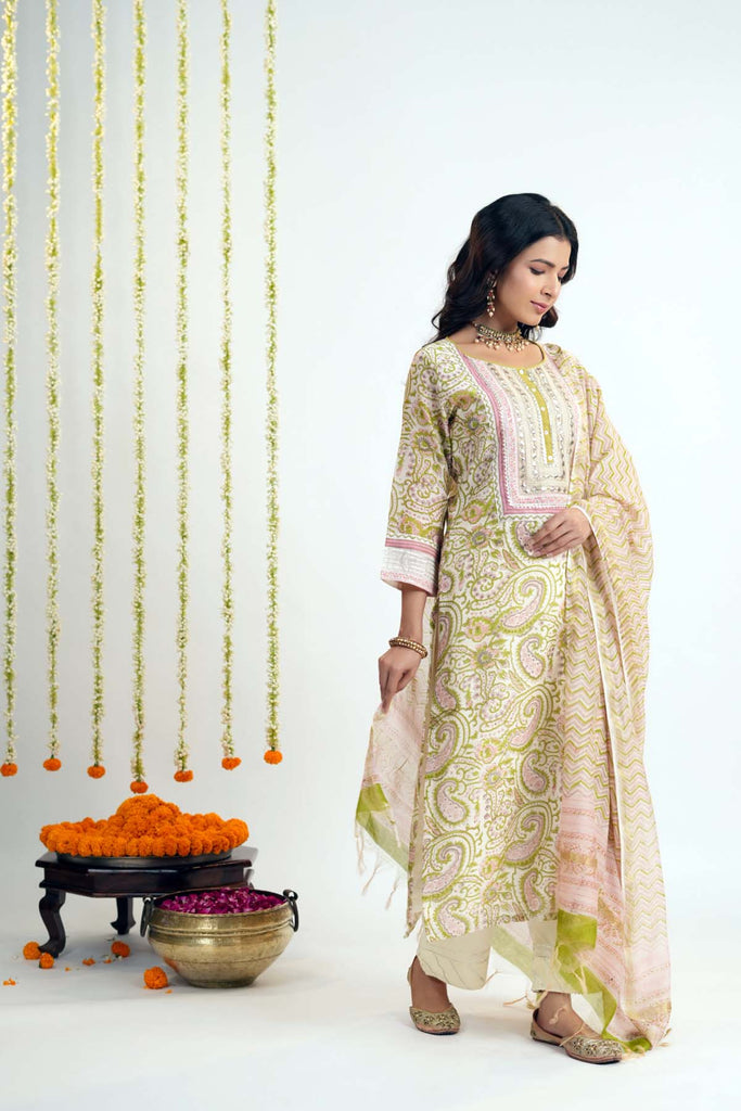 Cream Straight Fit Kurta/Dupatta Set In Chanderi Fabric