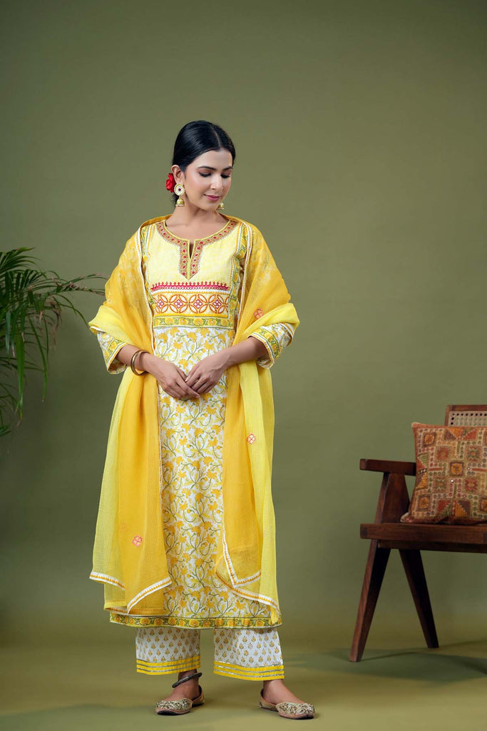 Yellow Shaded Kotadoriya Dupatta With Fabric Border