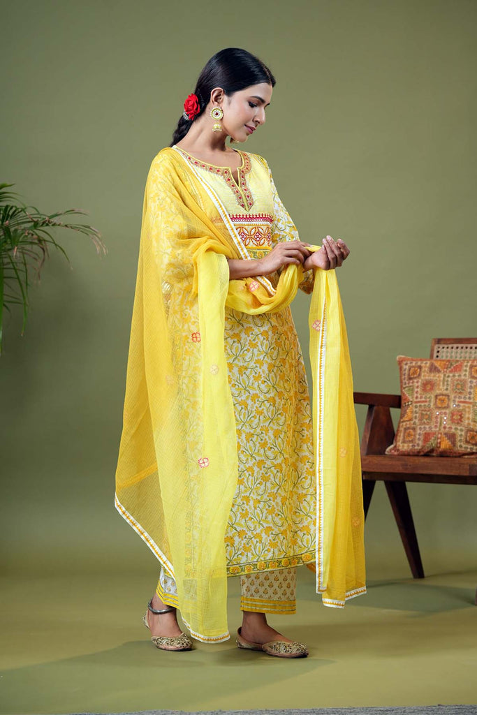 Yellow Shaded Kotadoriya Dupatta With Fabric Border