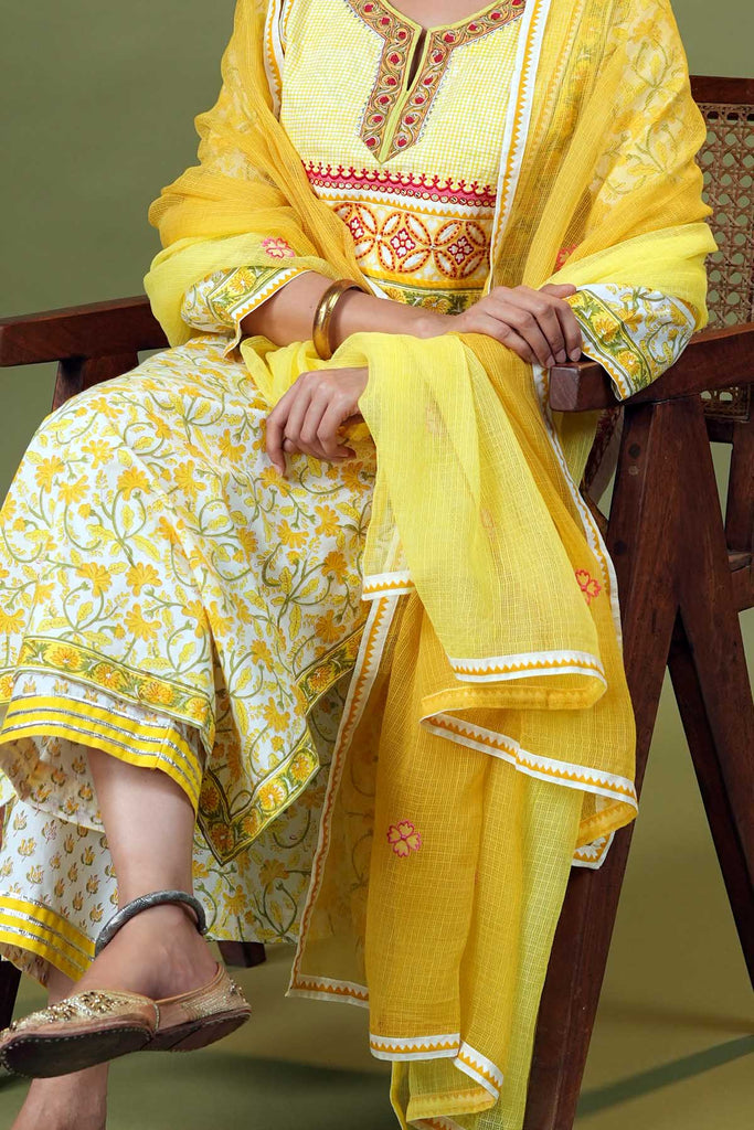 Yellow Shaded Kotadoriya Dupatta With Fabric Border