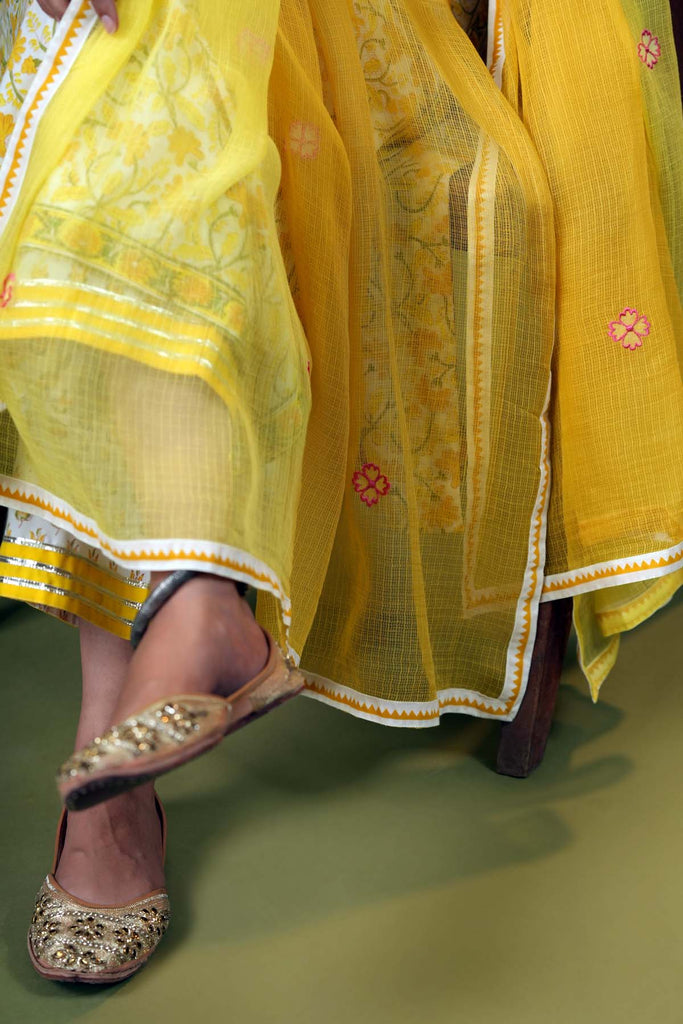 Yellow Shaded Kotadoriya Dupatta With Fabric Border