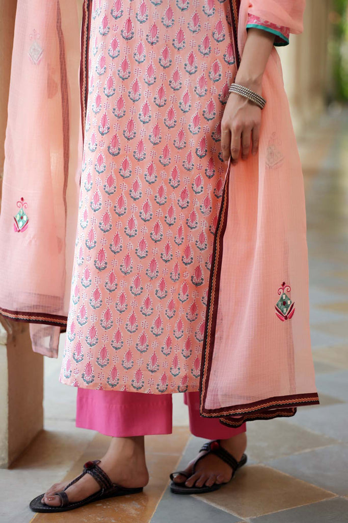 Peach Kotadoriya Dupatta With Embroidered Motifs