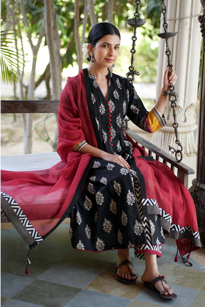 Red Kotadoriya Dupatta With Fabric Border