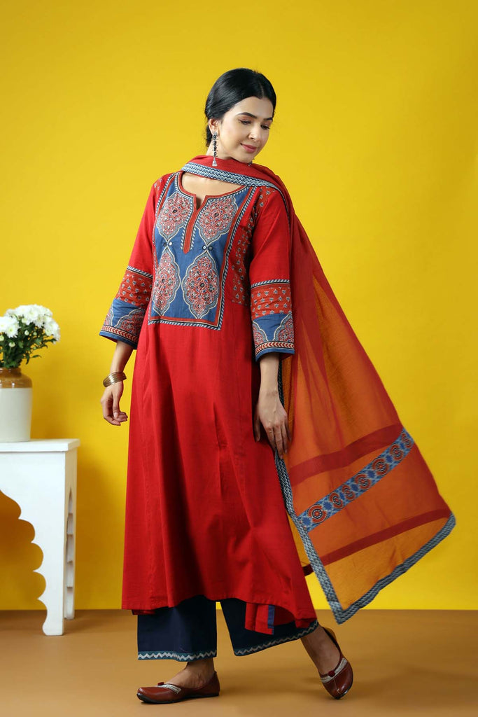 Red Kotadoriya Dupatta With Fabric Border