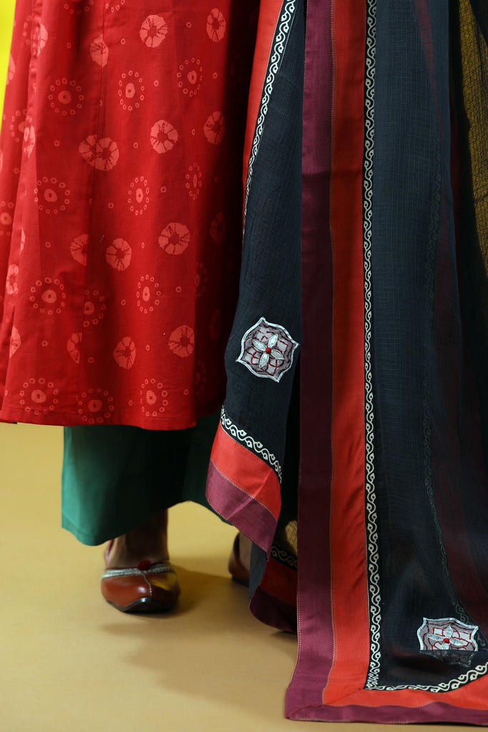 Black Kotadoriya Dupatta With Gota Motifs