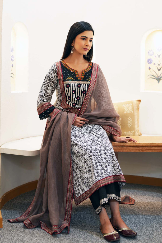 Brown Kotadoriya Dupatta With fabric Borders