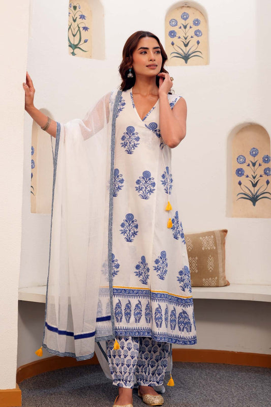 White Kotadoriya Dupatta With Tassels