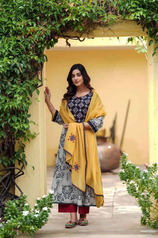 Mustard Yellow Kotadoriya Dupatta With Applique Work