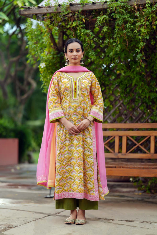 Pink/Orange Shaded Kotadoriya Dupatta