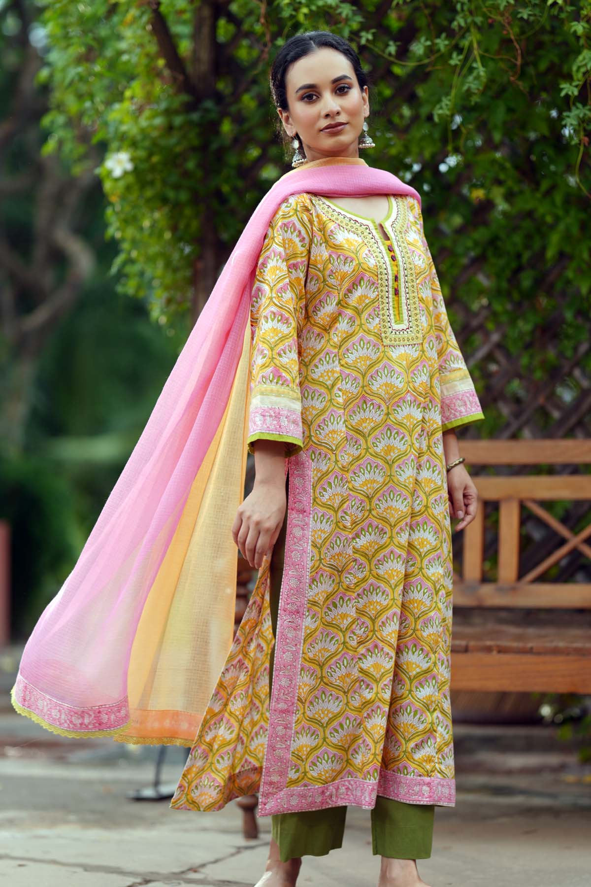 Pink/Orange Shaded Kotadoriya Dupatta
