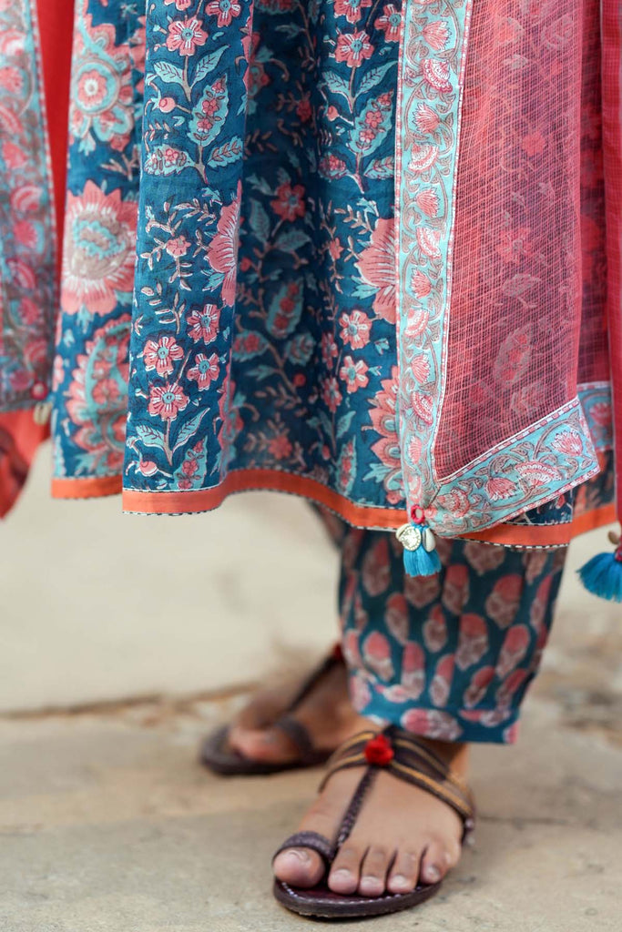 Peach Kotadoriya Dupatta With Mirror Embroidered tassels