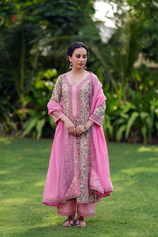 Pink Kotadoriya Dupatta With Fabric Borders