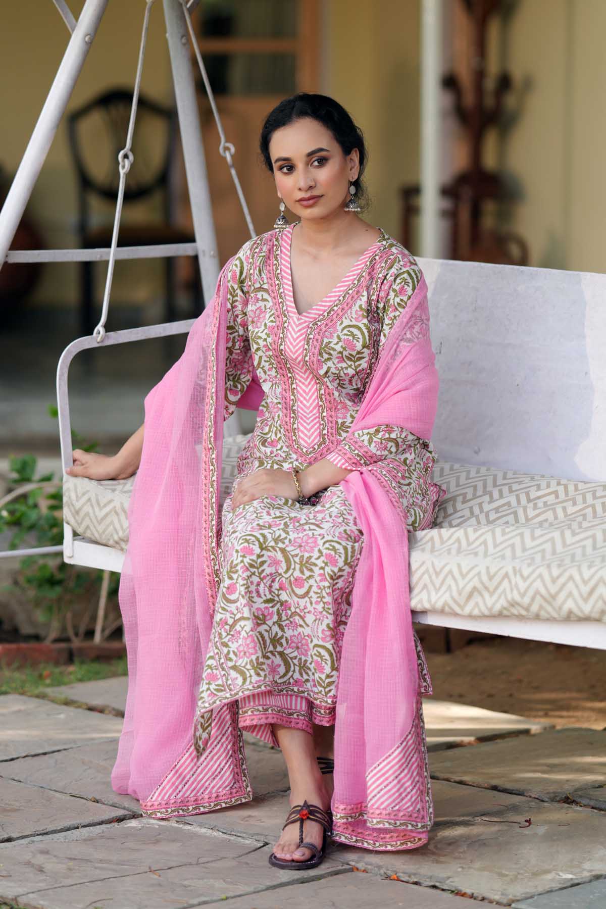 Pink Kotadoriya Dupatta With Fabric Borders