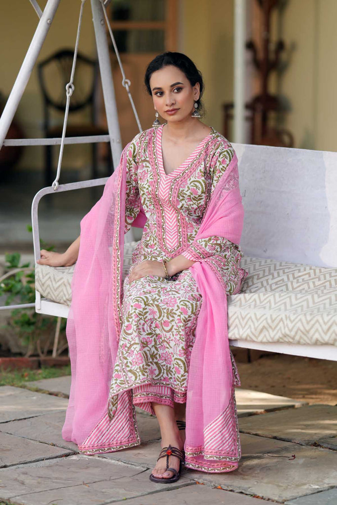 Pink Kotadoriya Dupatta With Fabric Borders
