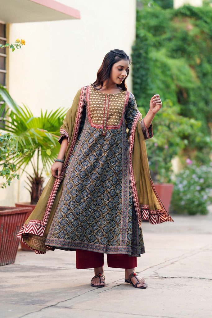 Light Brown Kotadoriya Dupatta With Fabric Border