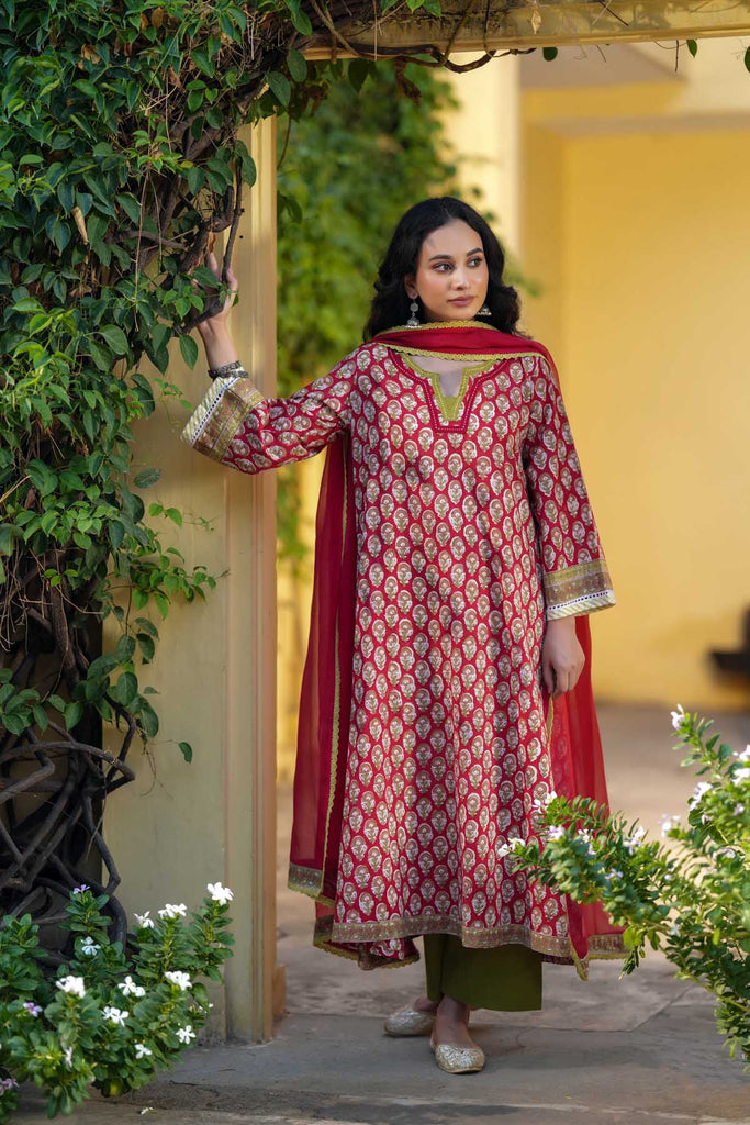 Red Kotadoriya Dupatta With Lace Work