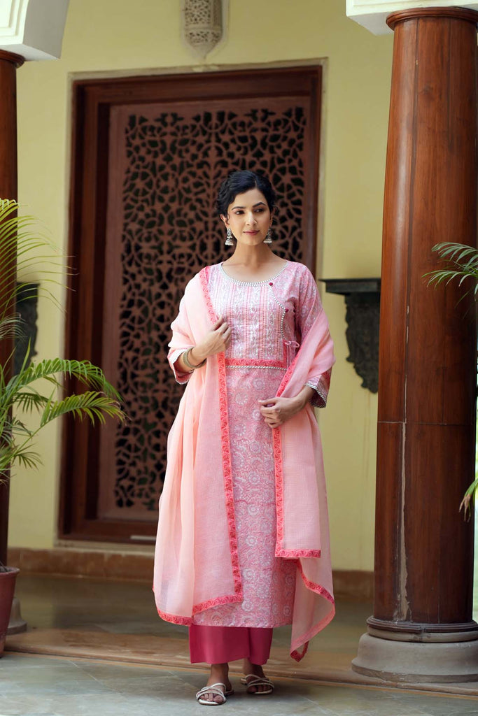 Straight Fit Peach Color Kurta In Handblock Cotton Fabric