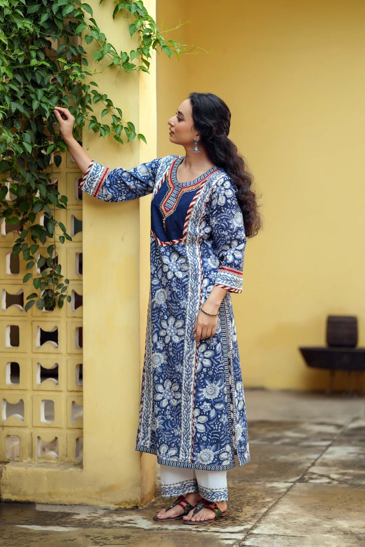 Blue Straight Fit Kurta In Handblock Cotton