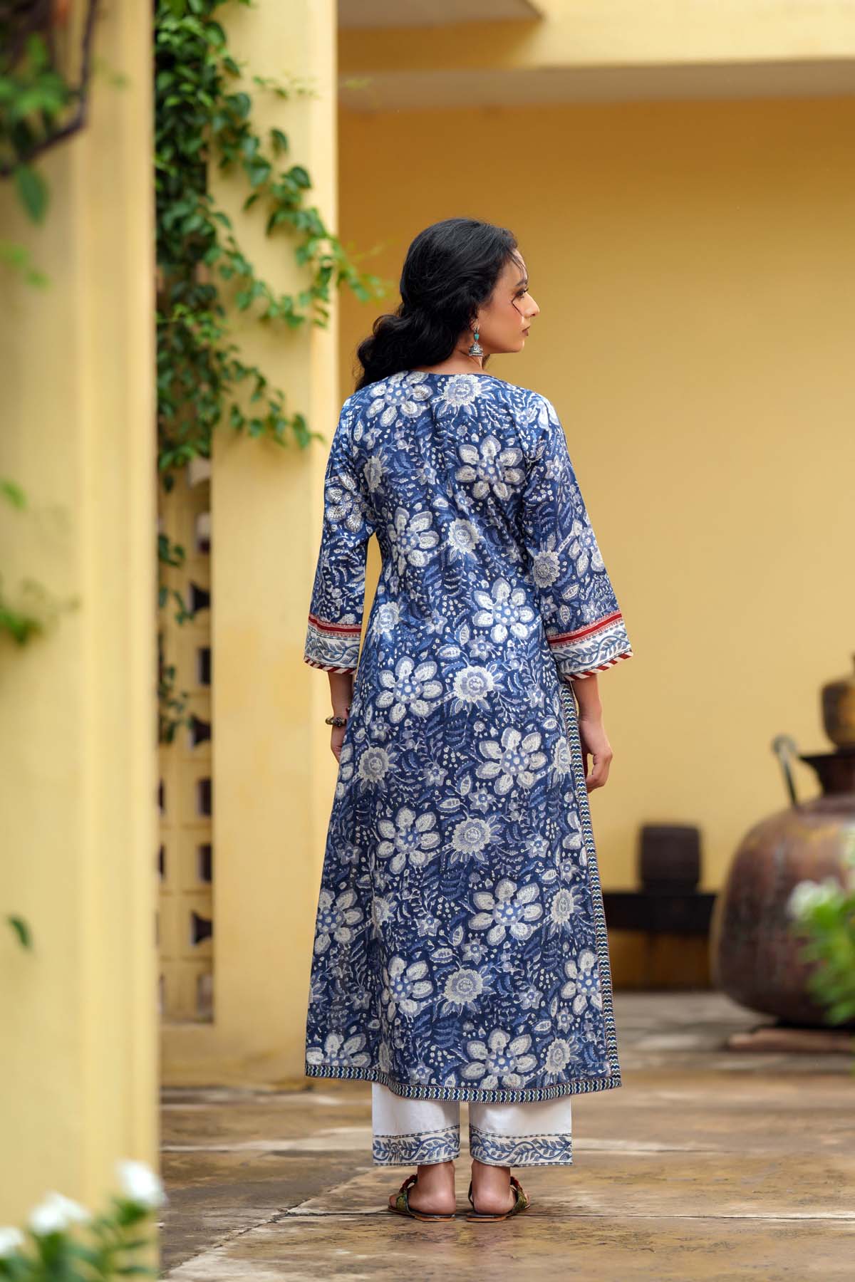 Blue Straight Fit Kurta In Handblock Cotton
