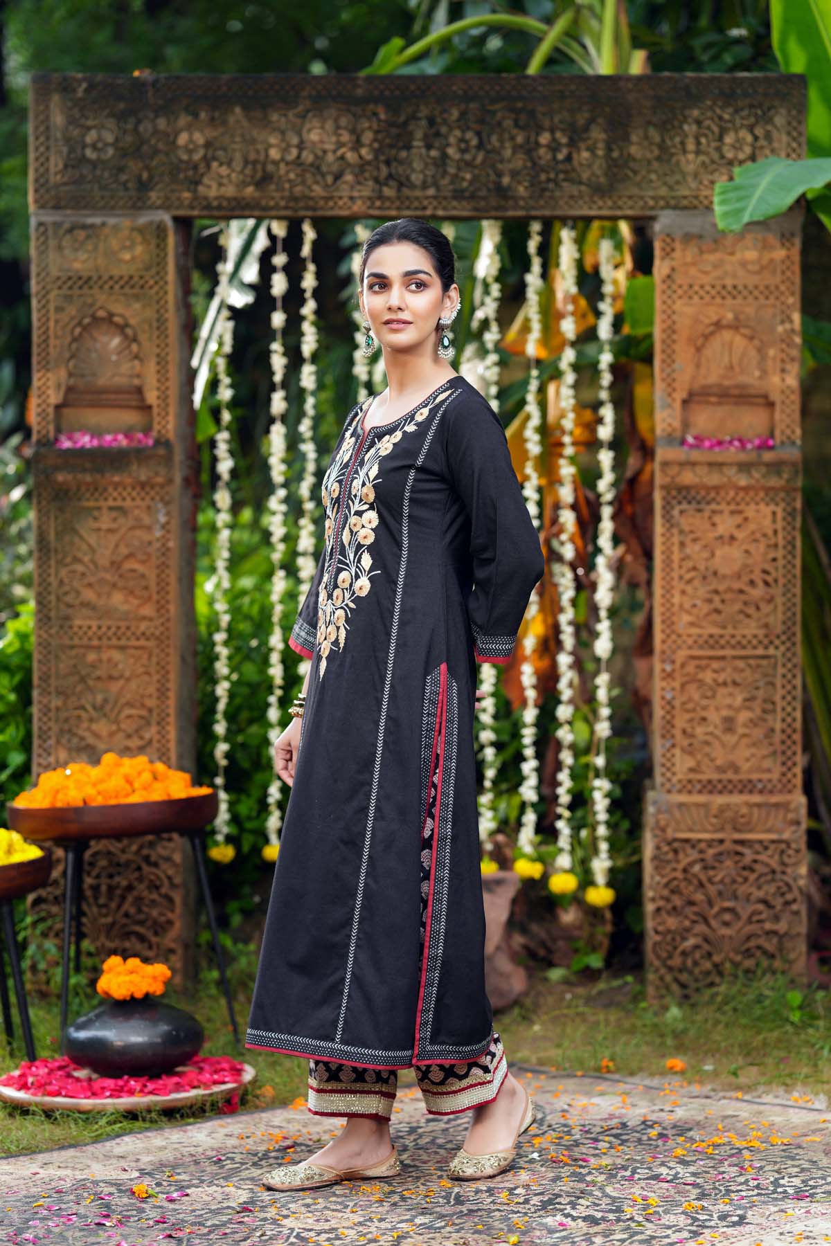 Black Straight Fit Kurta In Handloom Cotton