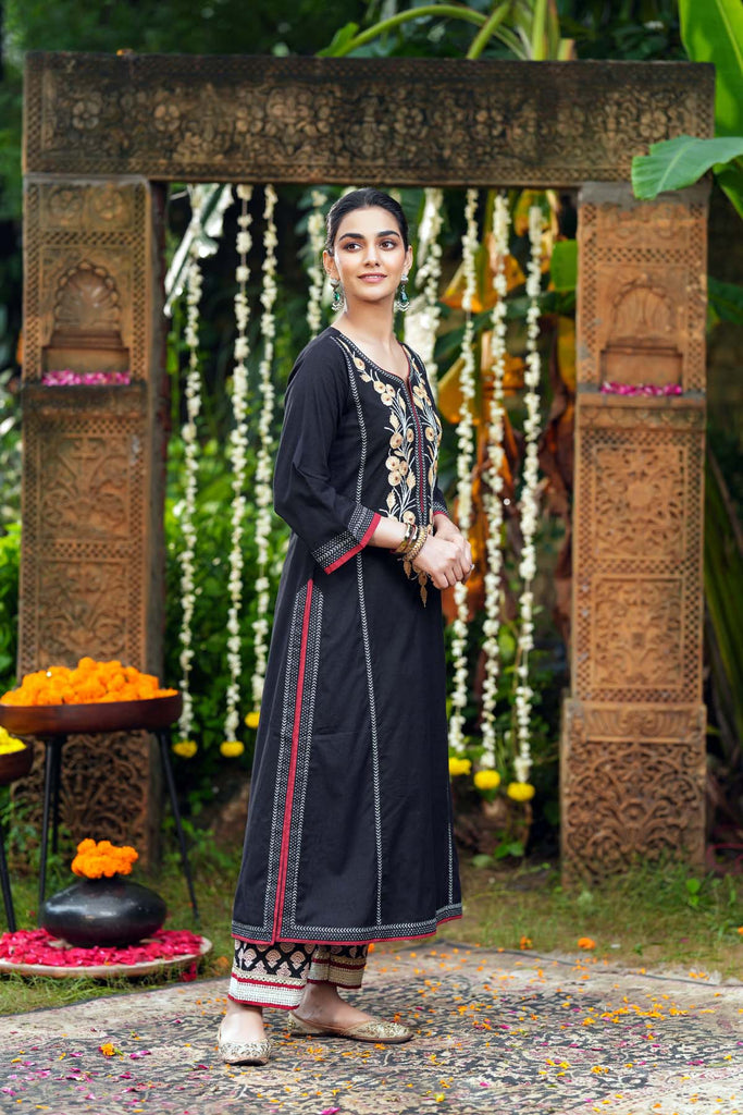 Black Straight Fit Kurta In Handloom Cotton