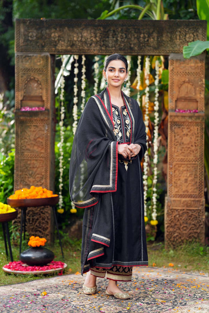 Black Straight Fit Kurta In Handloom Cotton