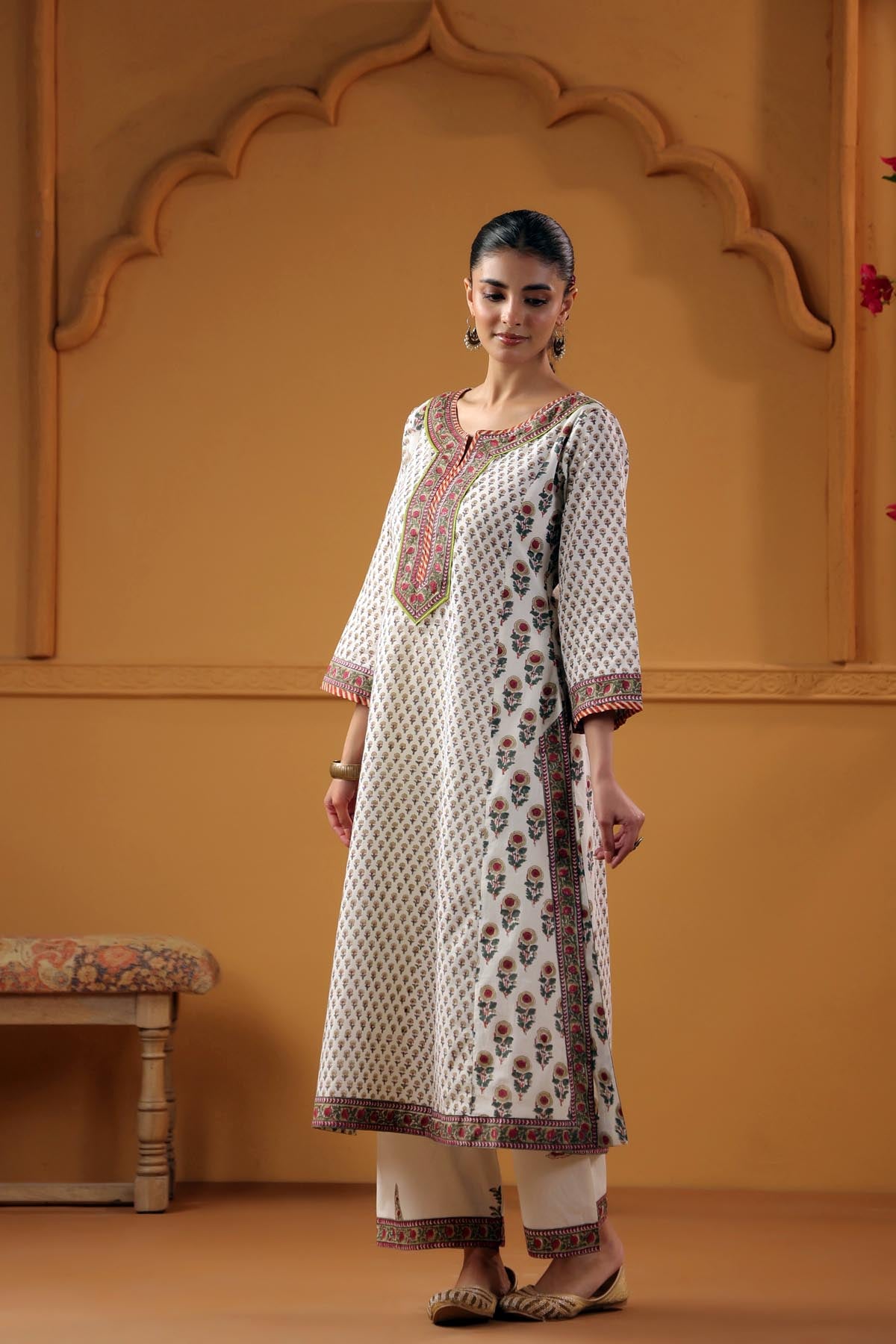 Cream Straight Fit Kurta In Handblock Cotton