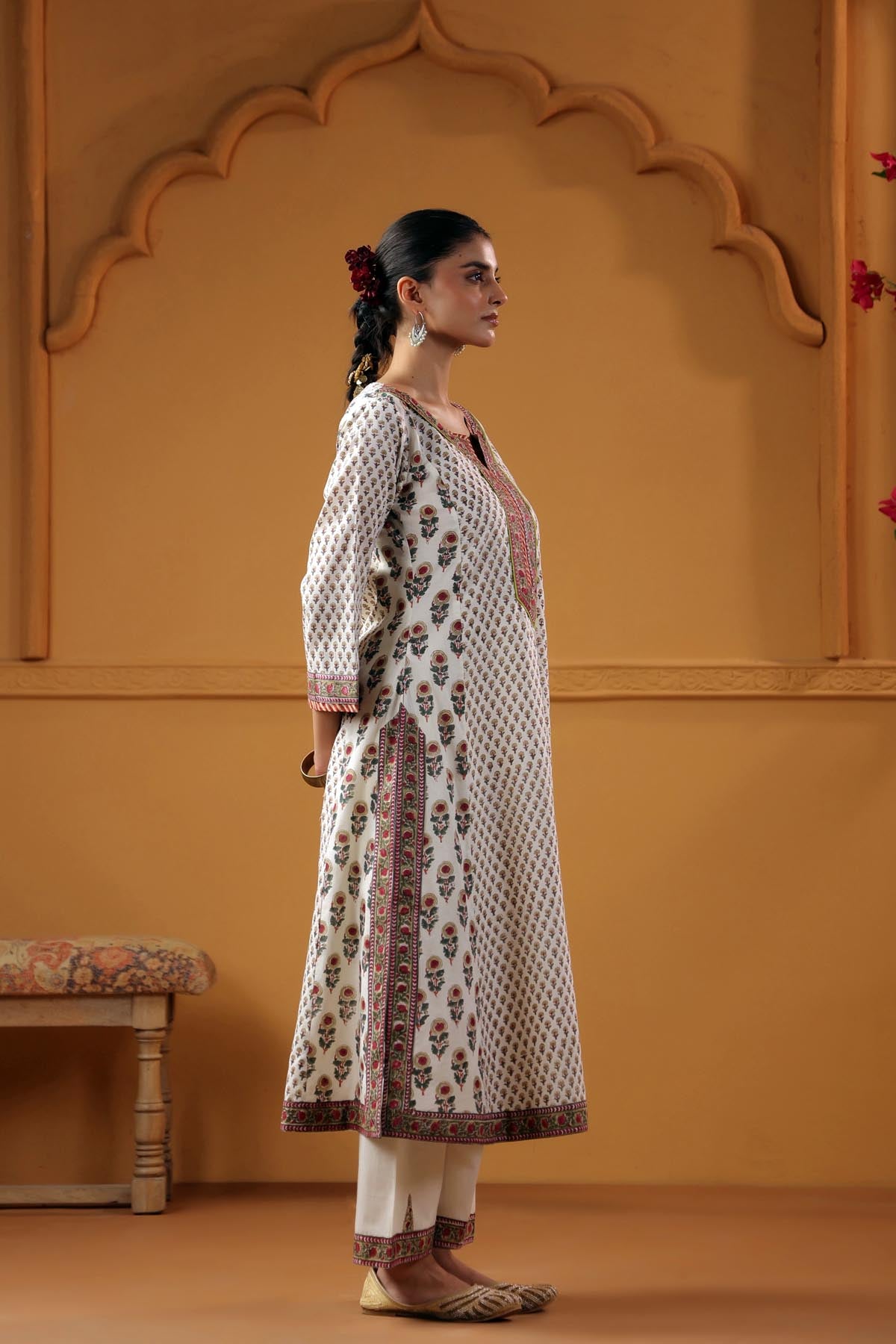 Cream Straight Fit Kurta In Handblock Cotton