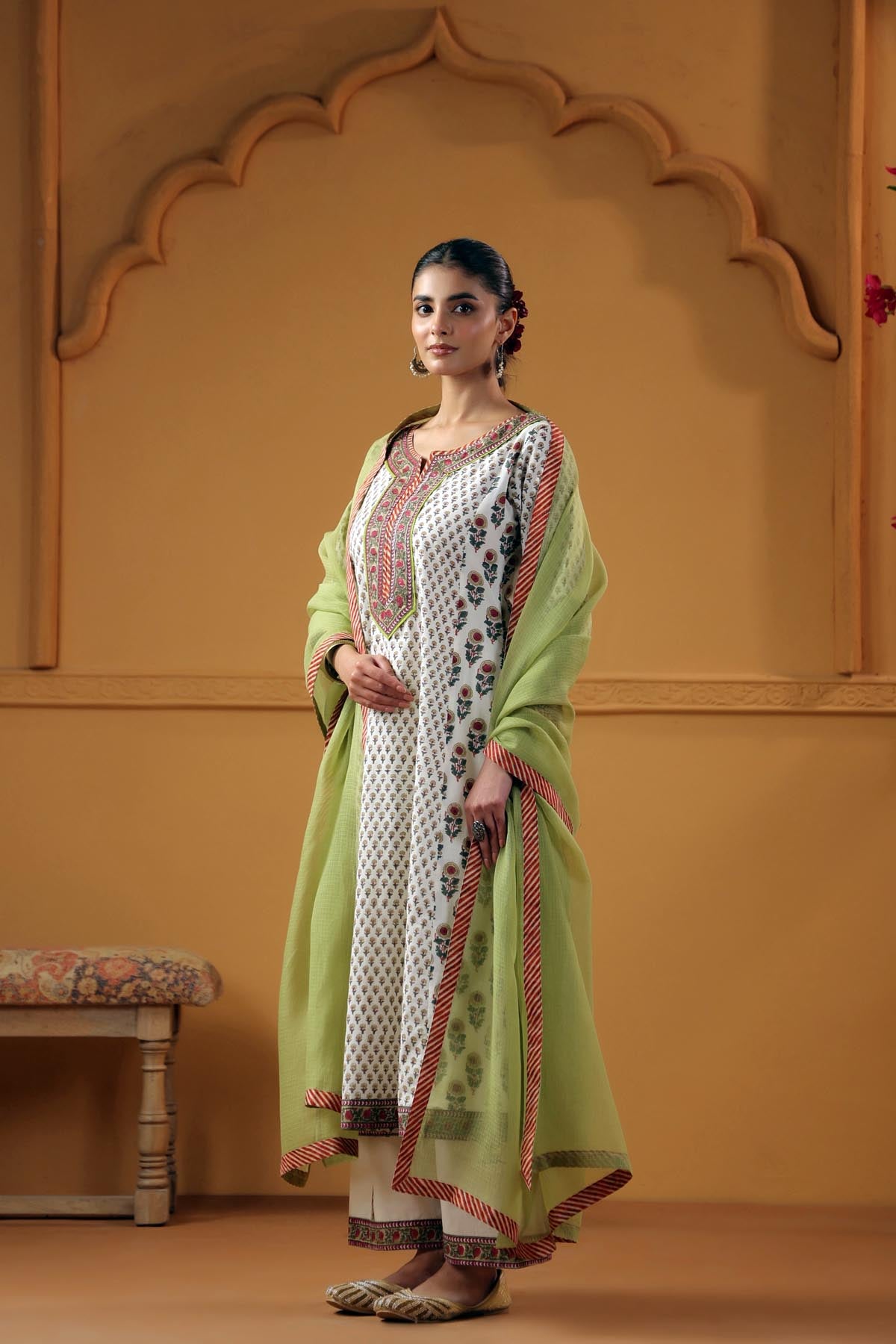 Cream Straight Fit Kurta In Handblock Cotton