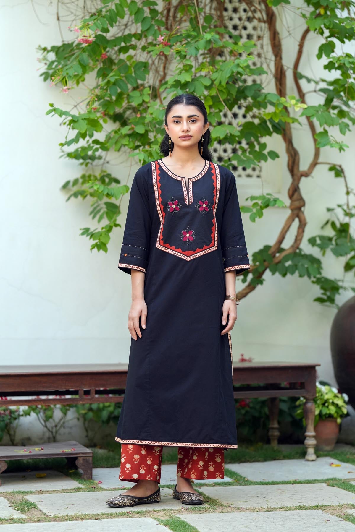 Black Straight Fit Kurta with Embroidered Yoke