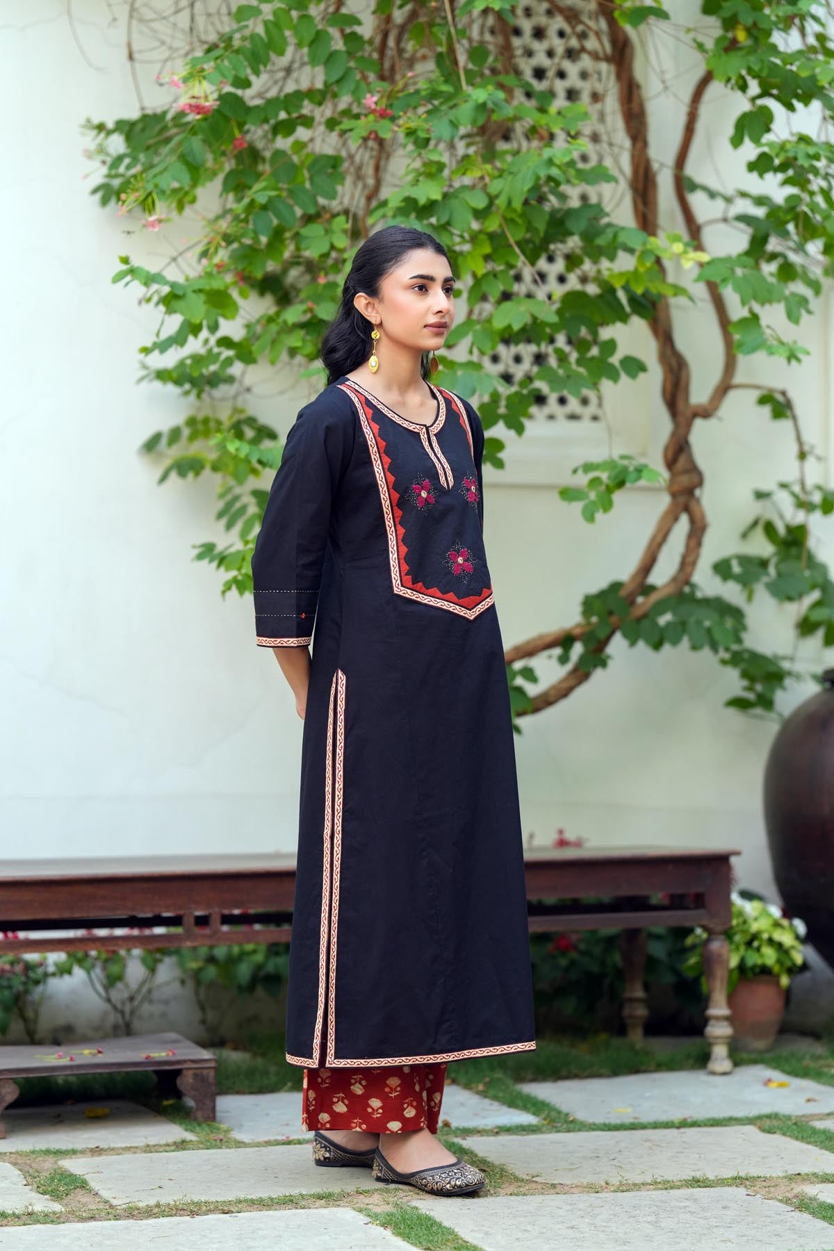 Black Straight Fit Kurta with Embroidered Yoke