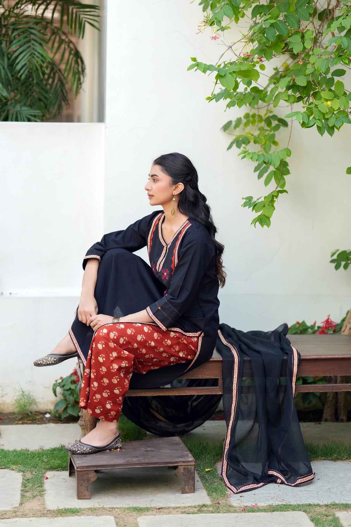 Black Straight Fit Kurta with Embroidered Yoke