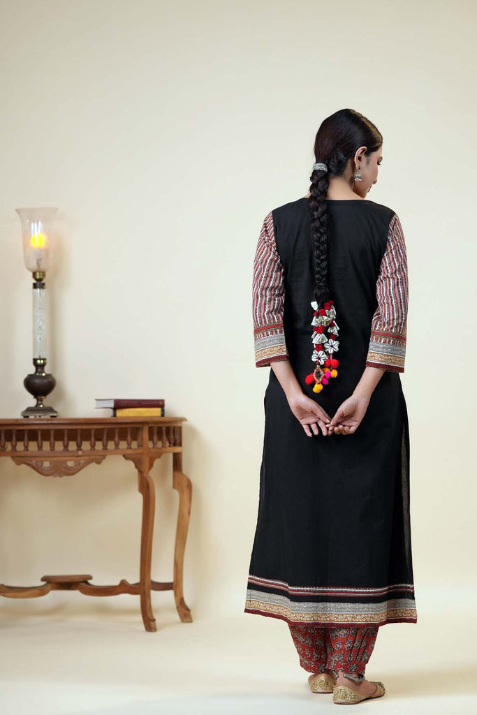 Straight Fit Kurta/Pant Set In Black Color