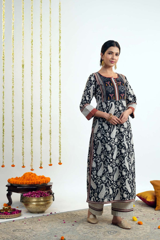 Black And White Kurta/Pant Set In Cotton Fabric