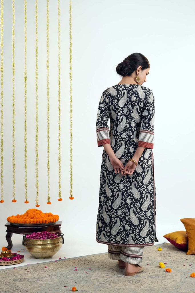 Black And White Kurta/Pant Set In Cotton Fabric
