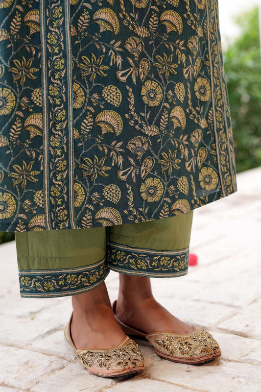 Straight Fit Pants In Olive Green Color