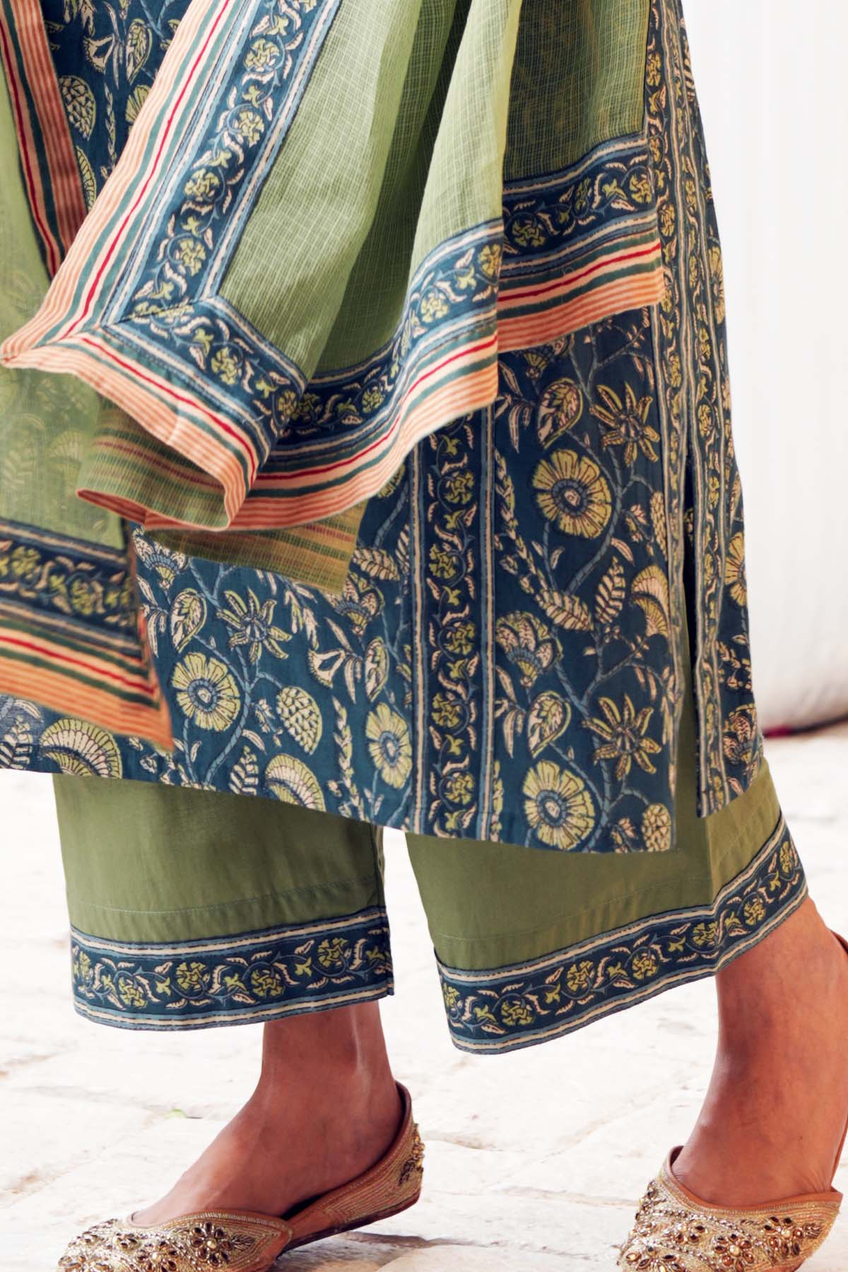 Straight Fit Pants In Olive Green Color