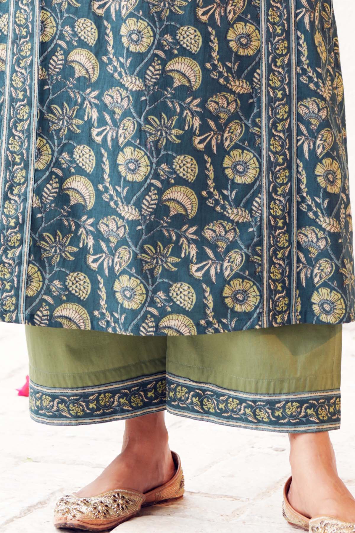 Straight Fit Pants In Olive Green Color