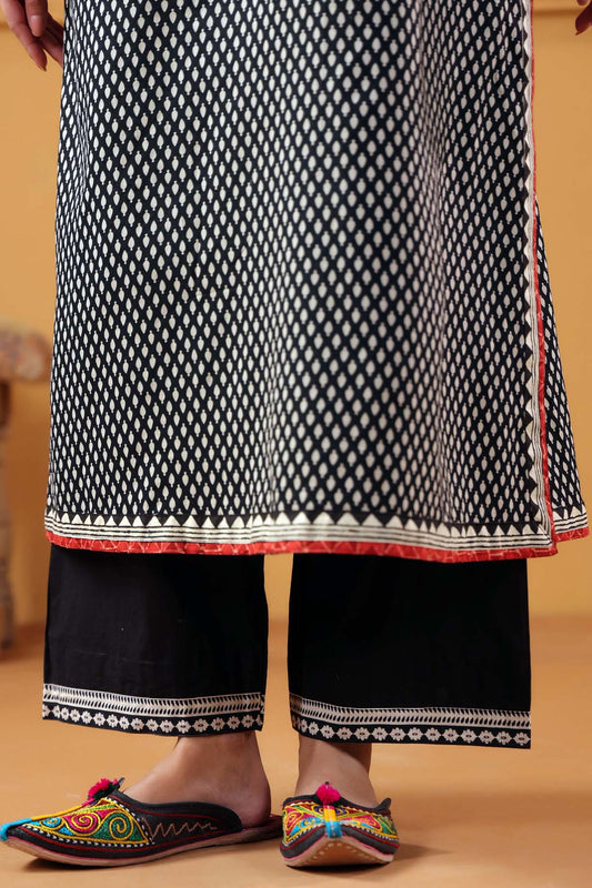 Straight Fit Pant In Black Cotton Fabric