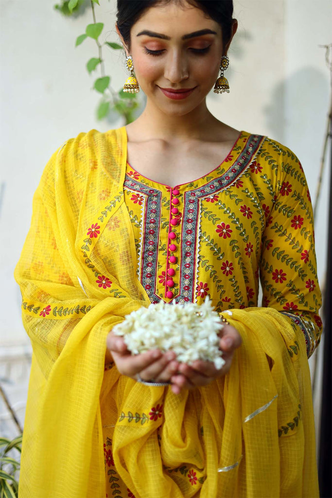 Kotadoriya Dupatta with gota work In yellow Color