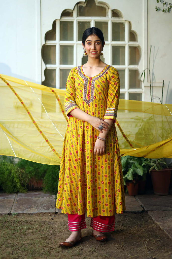 Kotadoriya Dupatta with gota work In yellow Color
