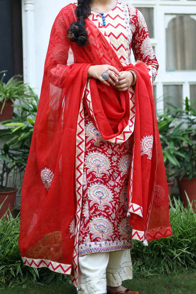 Kotadoriya Dupatta with gota work In Red Color