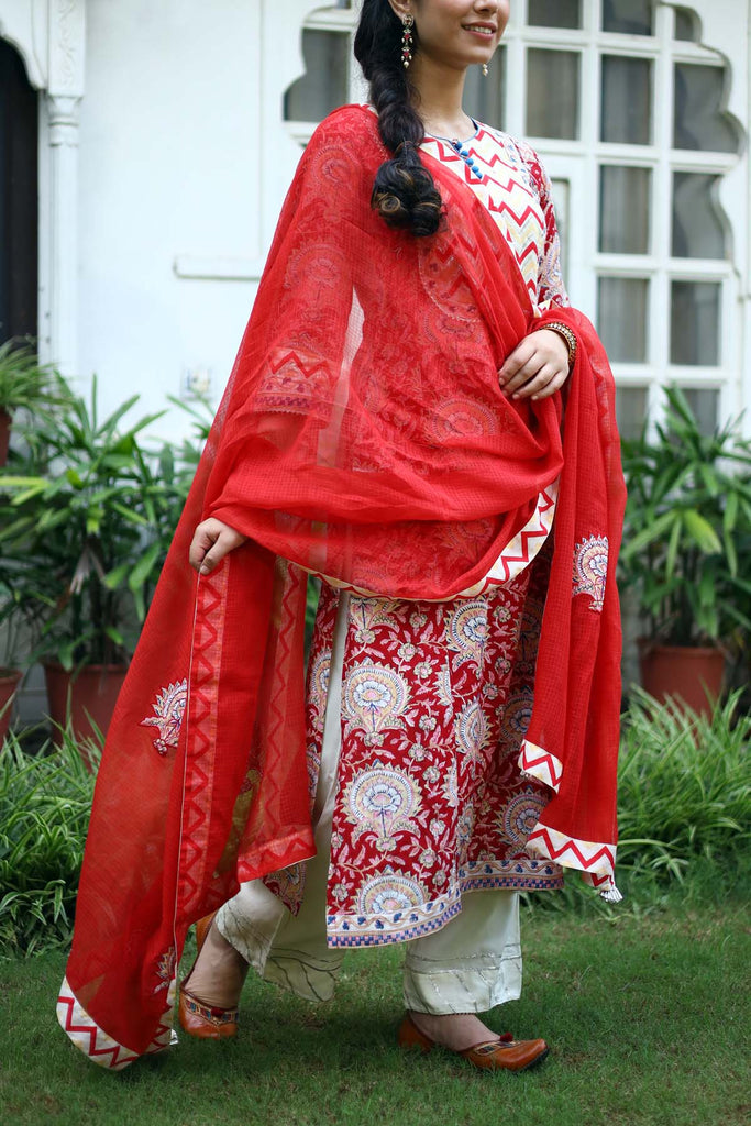 Kotadoriya Dupatta with gota work In Red Color