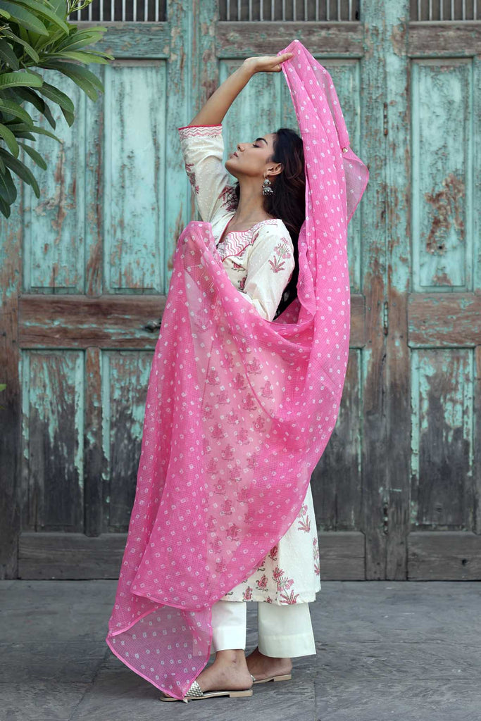 Pink Bandhej Print Dupatta In Kotadoriya