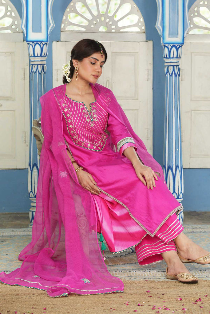 Kotadoriya Dupatta With Gota Work In Rani Color