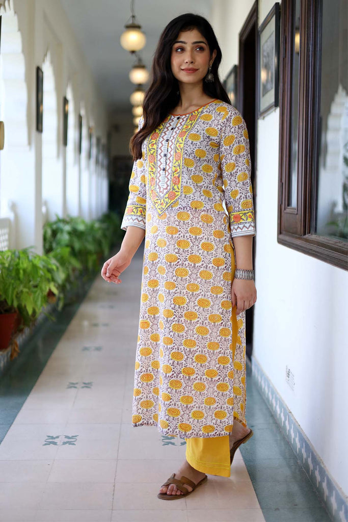 Hand Block Floral Print Kurta In Straight Fit