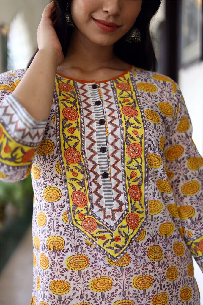Hand Block Floral Print Kurta In Straight Fit