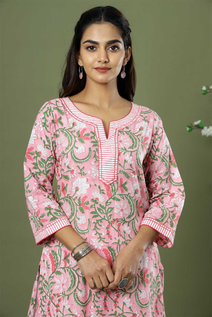 Straight Fit Kurta in Pink Flowery Print