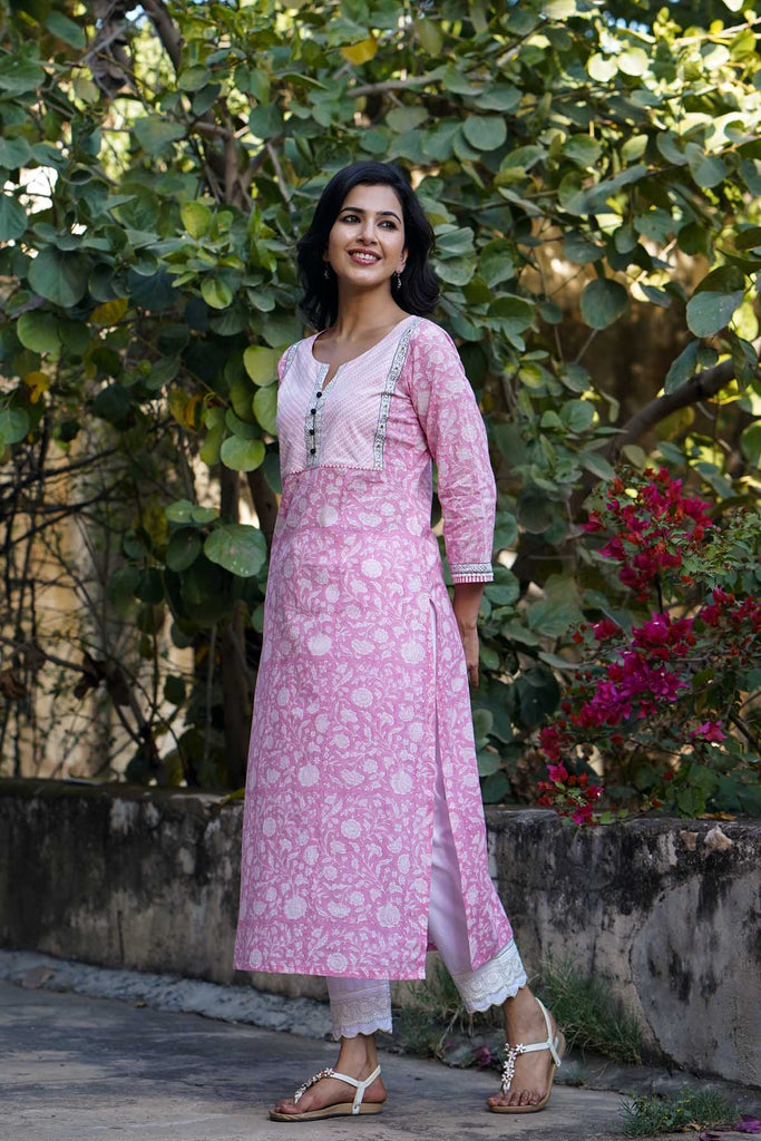 Pink Straight Fit kurta in Handblock Cotton Fabric