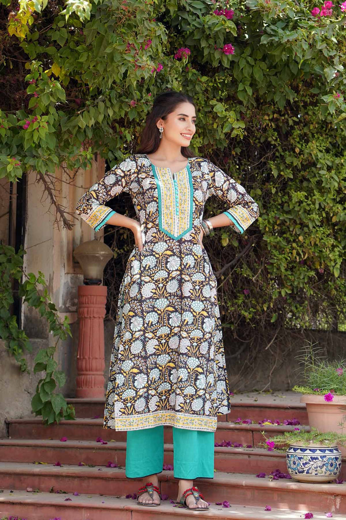 Buy Black Floral Print Round Neck Kurta With Godets Online - W for Woman